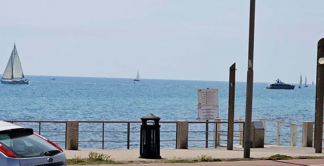 Barche a vela al largo di Ostia